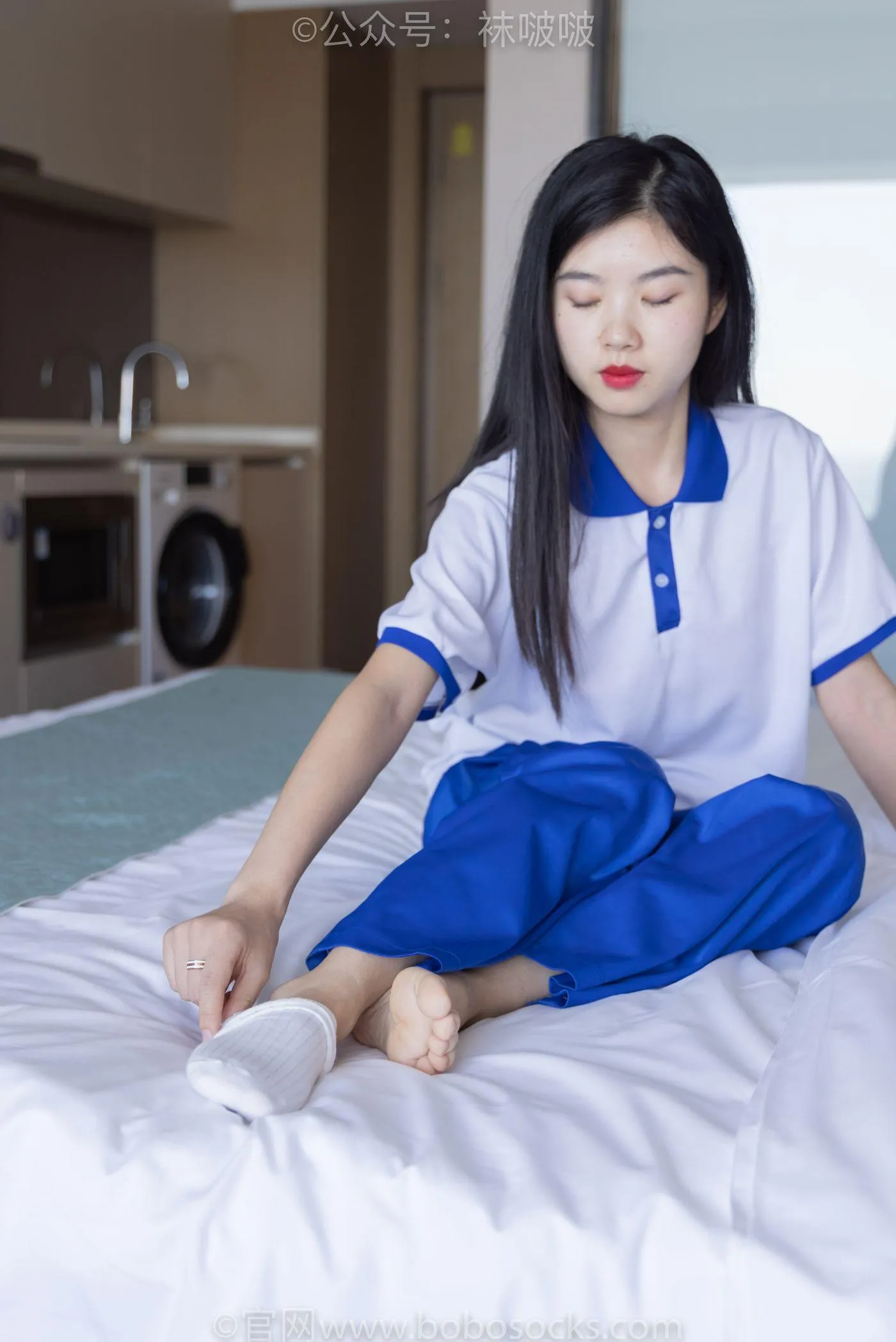 [BoBoSocks袜啵啵]NO.039 小奶熊-校服、vans帆布鞋、短白棉袜、裸足 [154P]插图9